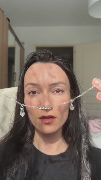 Silberne Gesichtskette