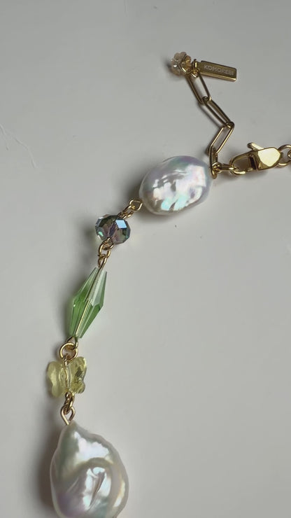 Collier de perles baroques et de cristaux multicolores